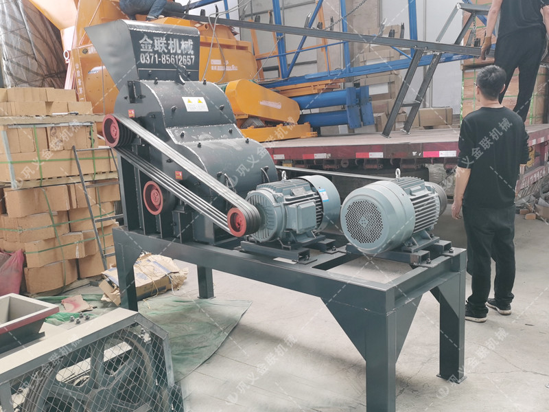 scf600*400小型雙級粉碎機發(fā)往山東煙臺破碎粉煤灰