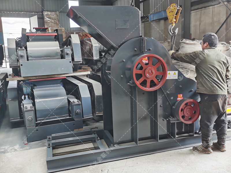 SCF800X800中型雙級粉碎機(jī)發(fā)往云南楚雄磚廠粉碎土和頁巖