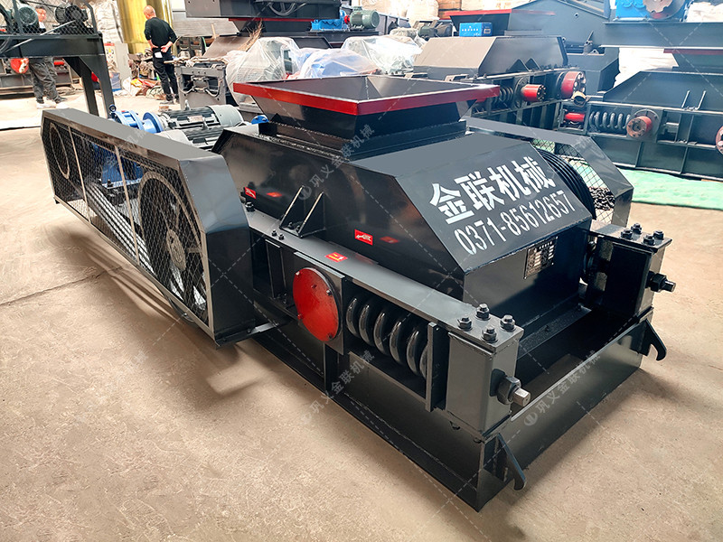 2PG610*400對輥破碎機(jī)發(fā)往湖北破碎鵝卵石