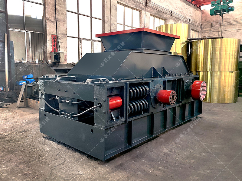 大型對輥破碎機發(fā)往湖北河卵石制砂