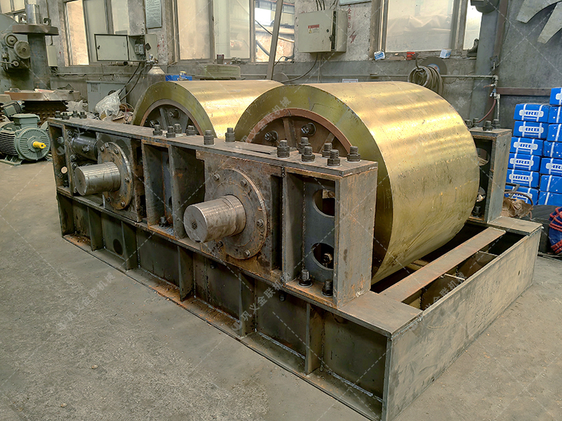 硅礦石對(duì)輥制砂機(jī):180噸/時(shí)高效能,如何選擇實(shí)力廠家是關(guān)鍵 硅礦石對(duì)輥制砂機(jī):180噸/時(shí)高效能,如何選擇實(shí)力廠家是關(guān)鍵