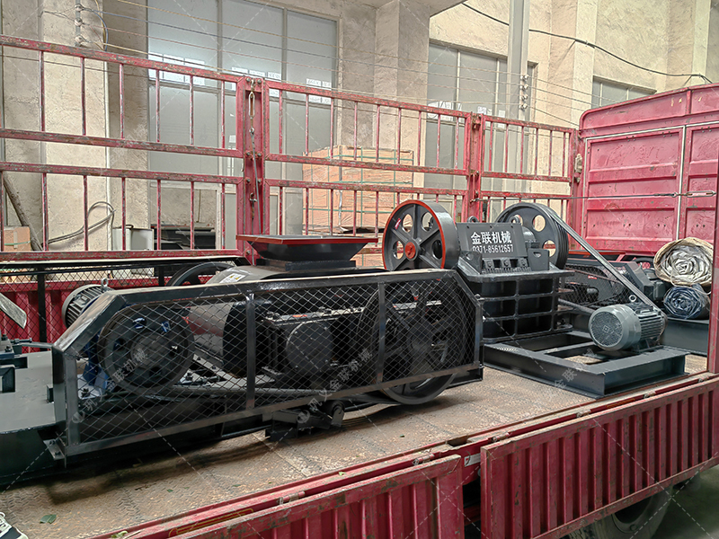 大塊煤矸石直接喂料會損壞設(shè)備?狼牙齒輥為何敢承諾'來者不拒'? 大塊煤矸石直接喂料會損壞設(shè)備?狼牙齒輥為何敢承諾'來者不拒'?